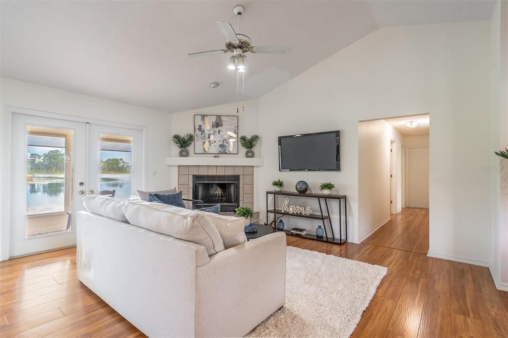 For Sale: $400,000 (3 beds, 2 baths, 1805 Square Feet)