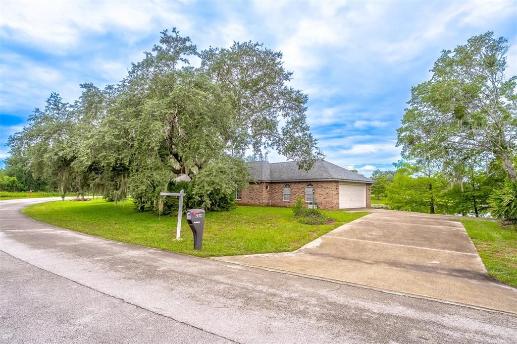 For Sale: $400,000 (3 beds, 2 baths, 1805 Square Feet)