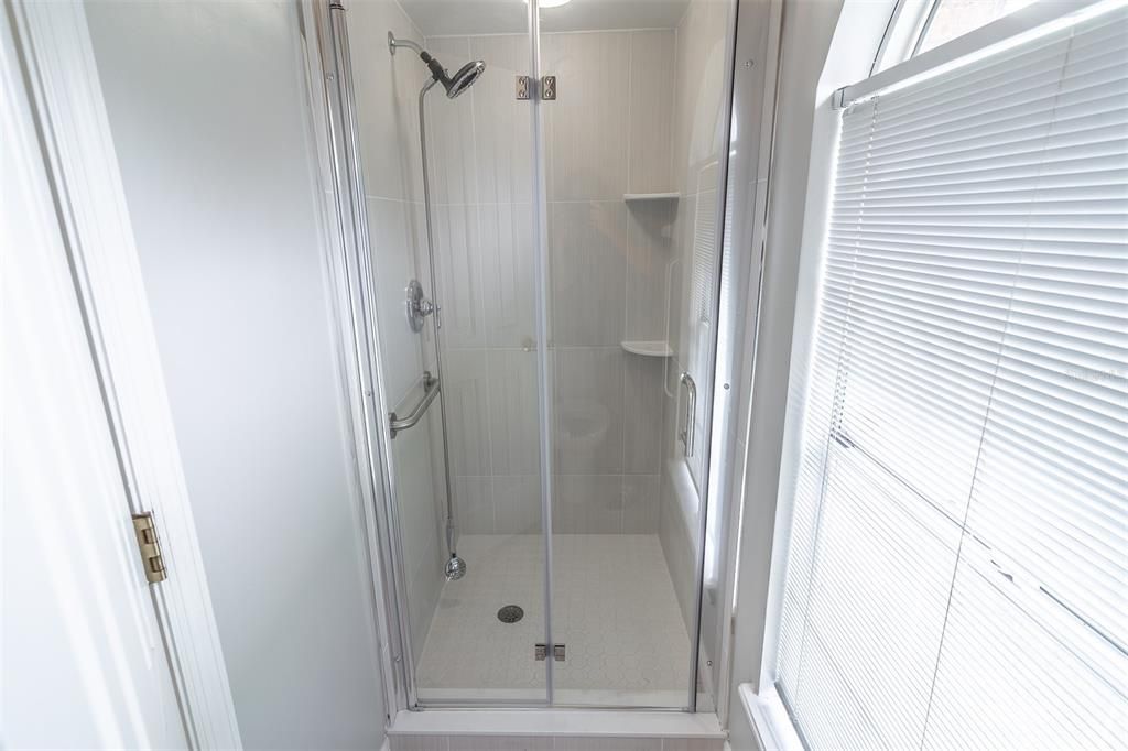For Sale: $400,000 (3 beds, 2 baths, 1805 Square Feet)