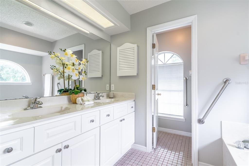 For Sale: $400,000 (3 beds, 2 baths, 1805 Square Feet)