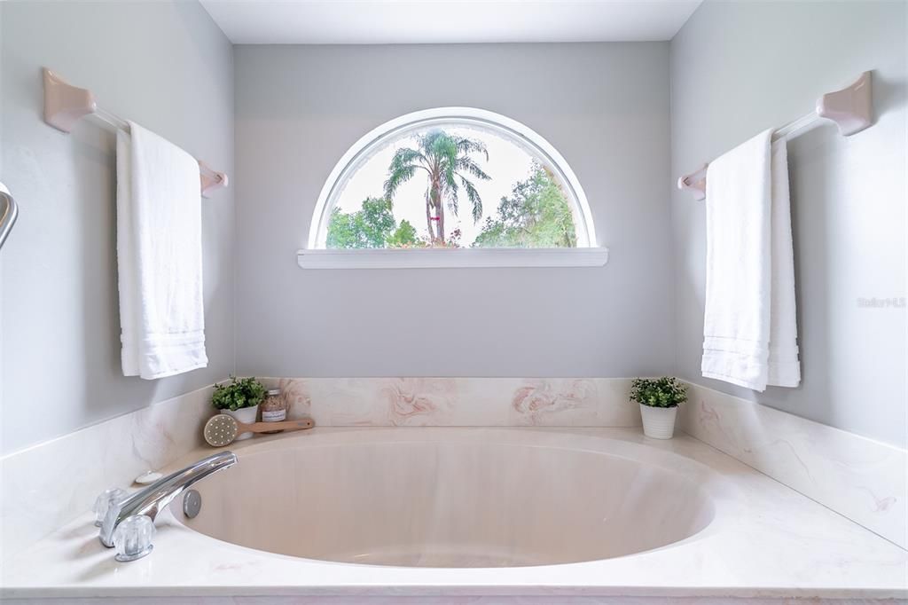 For Sale: $400,000 (3 beds, 2 baths, 1805 Square Feet)