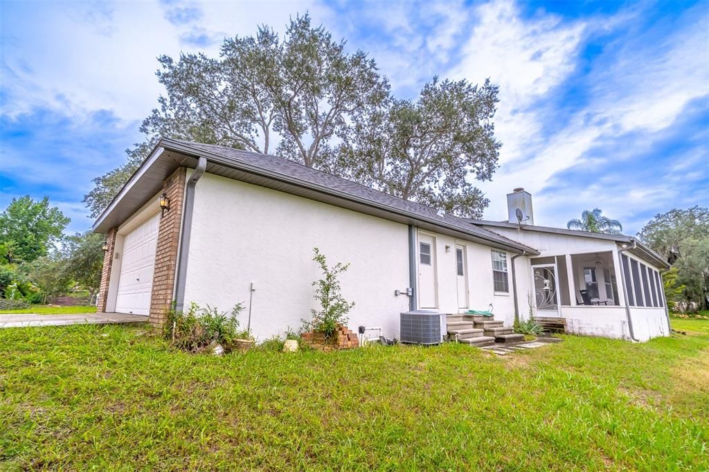 For Sale: $400,000 (3 beds, 2 baths, 1805 Square Feet)