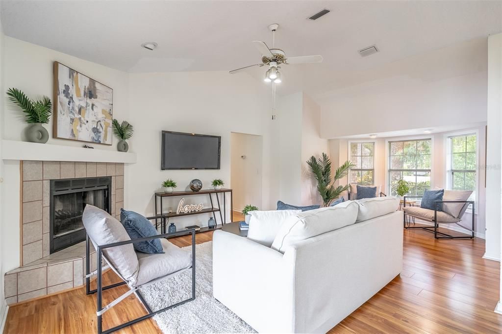 For Sale: $400,000 (3 beds, 2 baths, 1805 Square Feet)