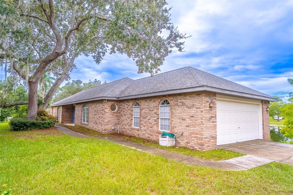 For Sale: $400,000 (3 beds, 2 baths, 1805 Square Feet)