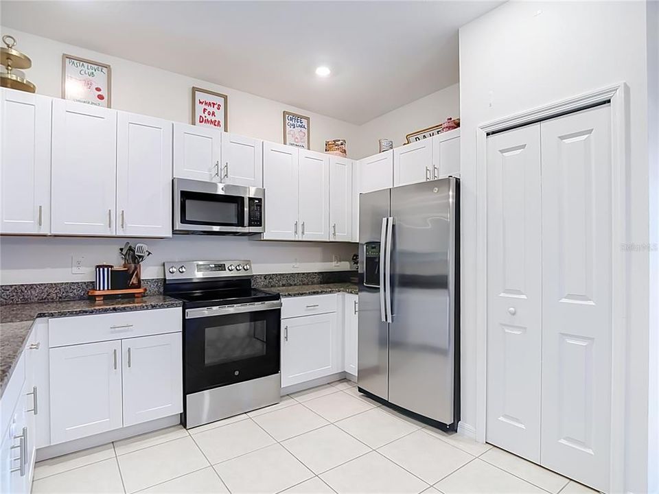 For Sale: $285,000 (3 beds, 2 baths, 1634 Square Feet)