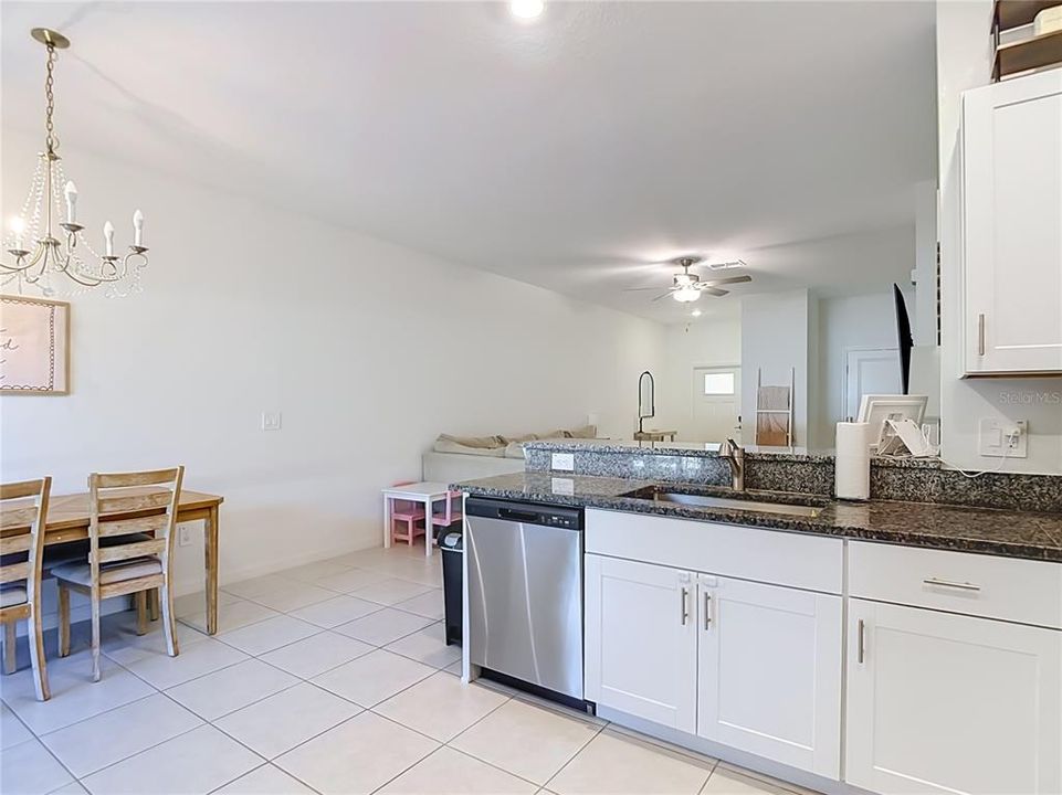 For Sale: $285,000 (3 beds, 2 baths, 1634 Square Feet)