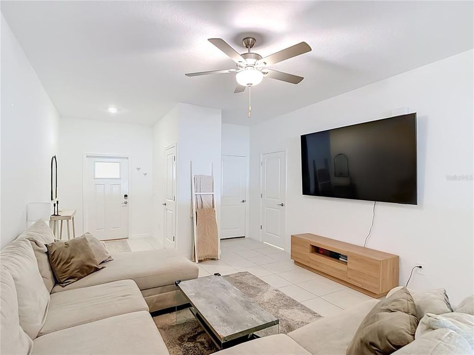 For Sale: $285,000 (3 beds, 2 baths, 1634 Square Feet)