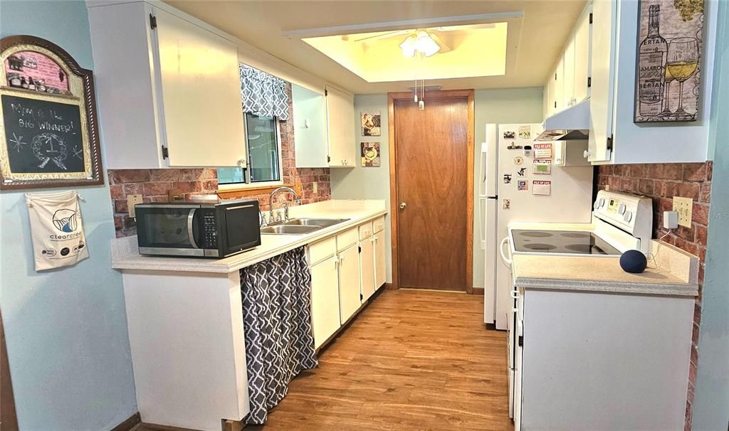 For Sale: $169,000 (2 beds, 2 baths, 1024 Square Feet)