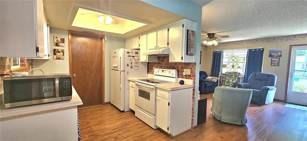 For Sale: $169,000 (2 beds, 2 baths, 1024 Square Feet)