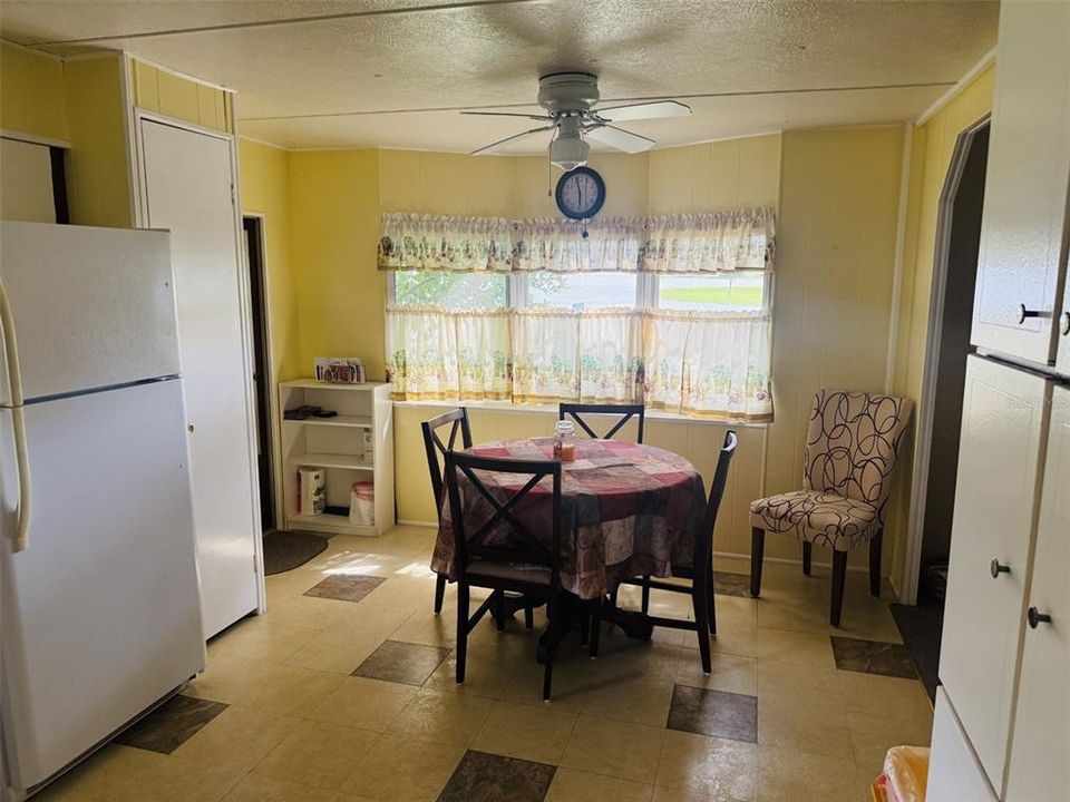 For Sale: $107,900 (2 beds, 1 baths, 768 Square Feet)
