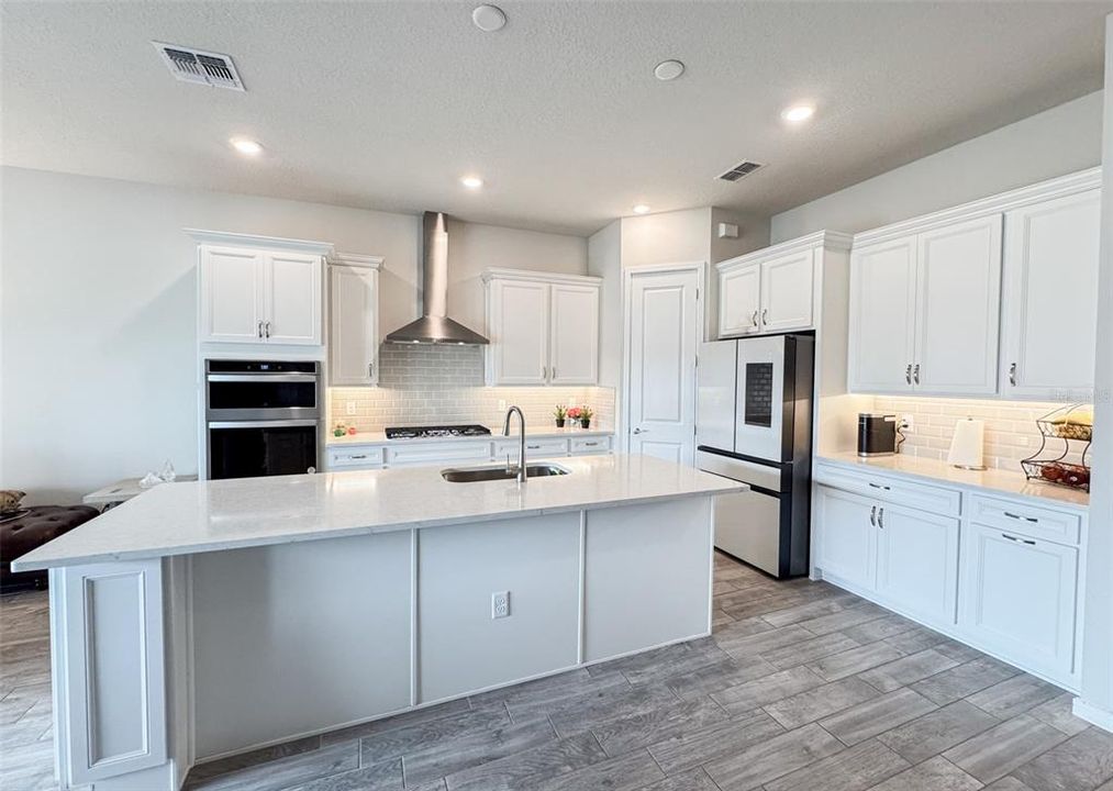 For Rent: $4,600 (4 beds, 3 baths, 2860 Square Feet)