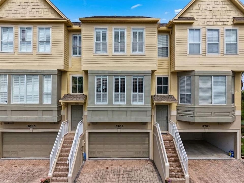 For Sale: $715,000 (4 beds, 3 baths, 2540 Square Feet)