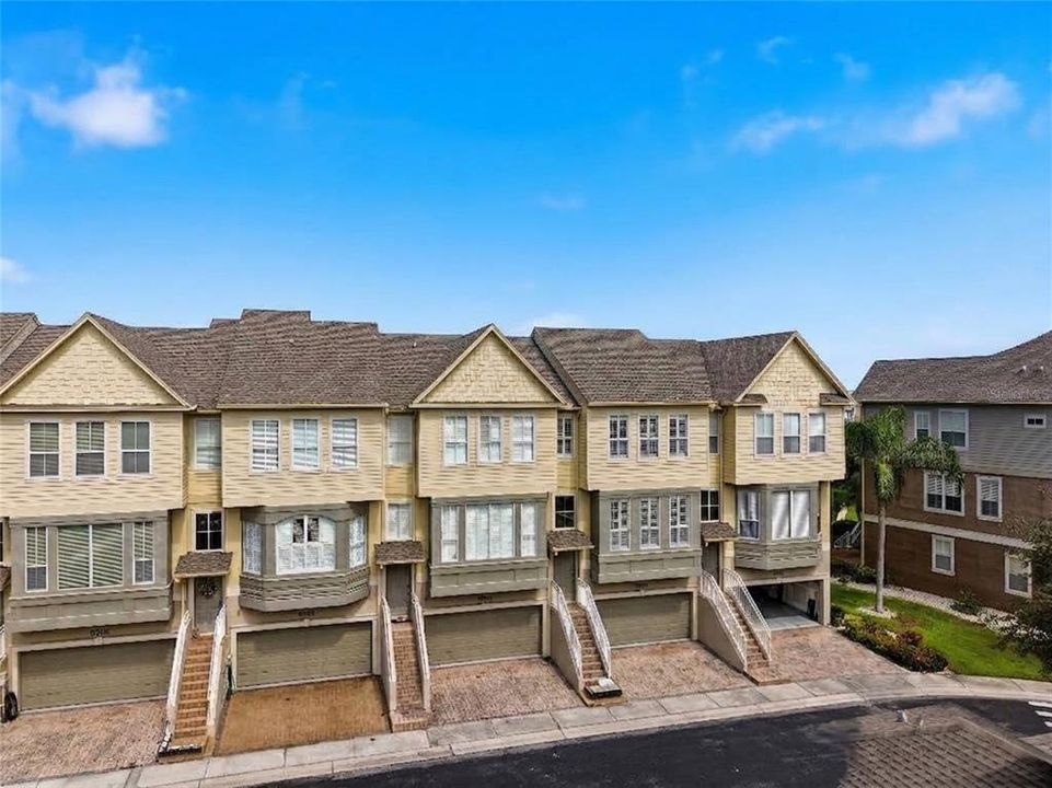 For Sale: $715,000 (4 beds, 3 baths, 2540 Square Feet)