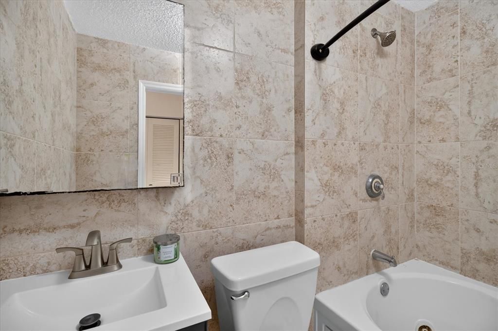На продажу: $225,000 (2 спален, 2 ванн, 855 Квадратных фут)