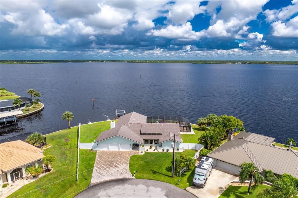 For Sale: $1,299,999 (4 beds, 2 baths, 2174 Square Feet)
