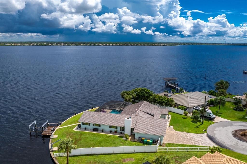 For Sale: $1,299,999 (4 beds, 2 baths, 2174 Square Feet)