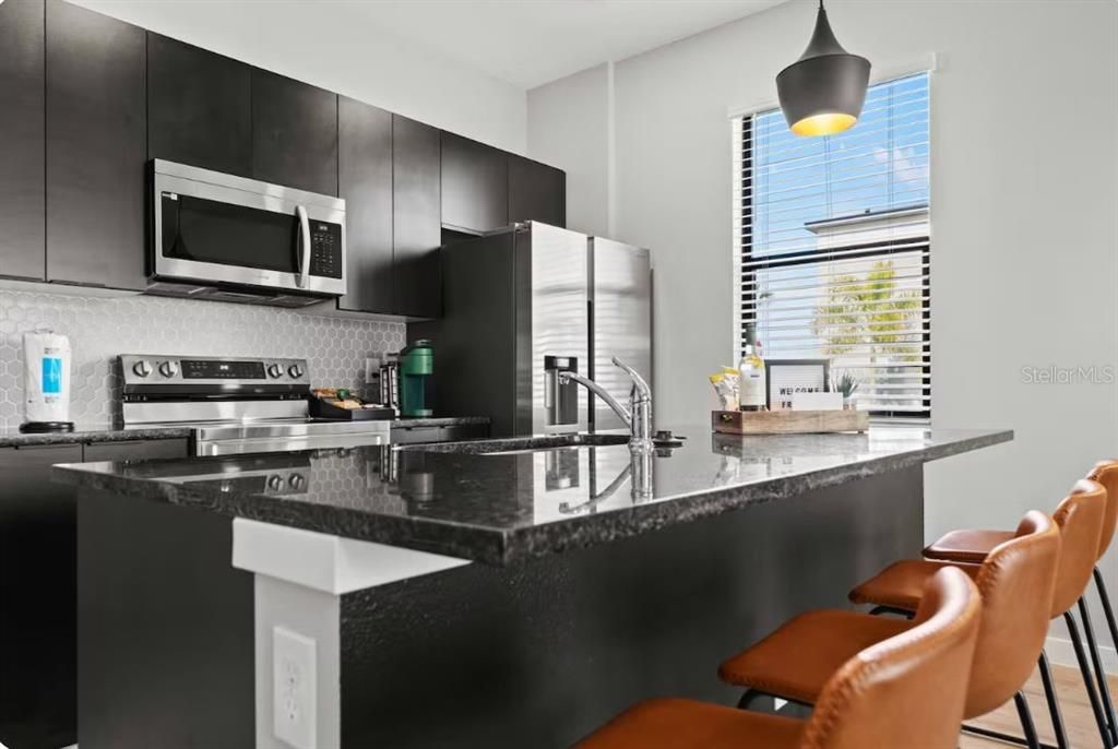 En Venta: $375,000 (3 camas, 3 baños, 1372 Pies cuadrados)