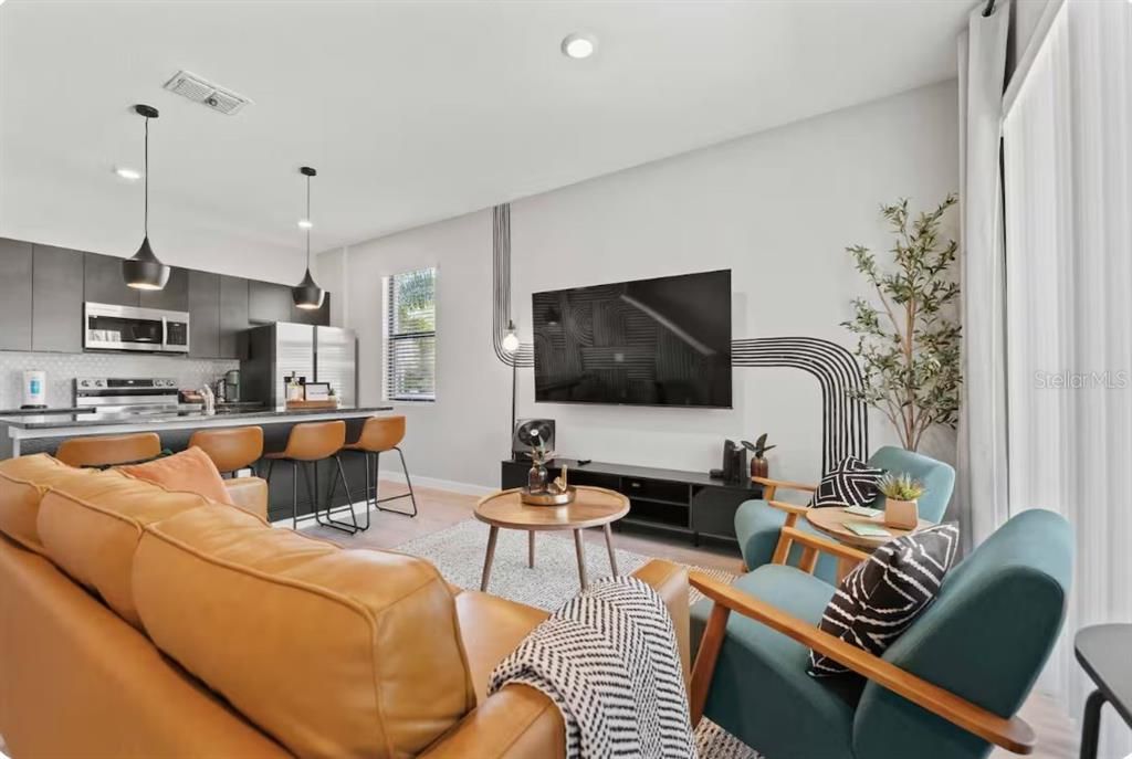 En Venta: $375,000 (3 camas, 3 baños, 1372 Pies cuadrados)