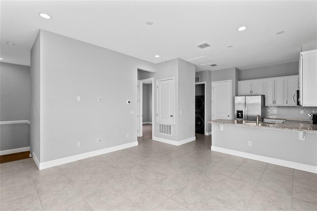 For Rent: $1,700 (1 beds, 1 baths, 560 Square Feet)