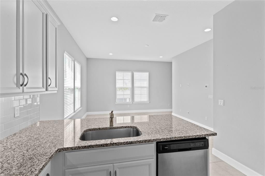 For Rent: $1,700 (1 beds, 1 baths, 560 Square Feet)
