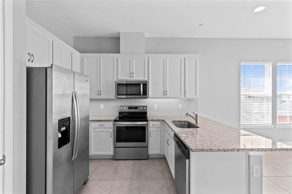 For Rent: $1,700 (1 beds, 1 baths, 560 Square Feet)