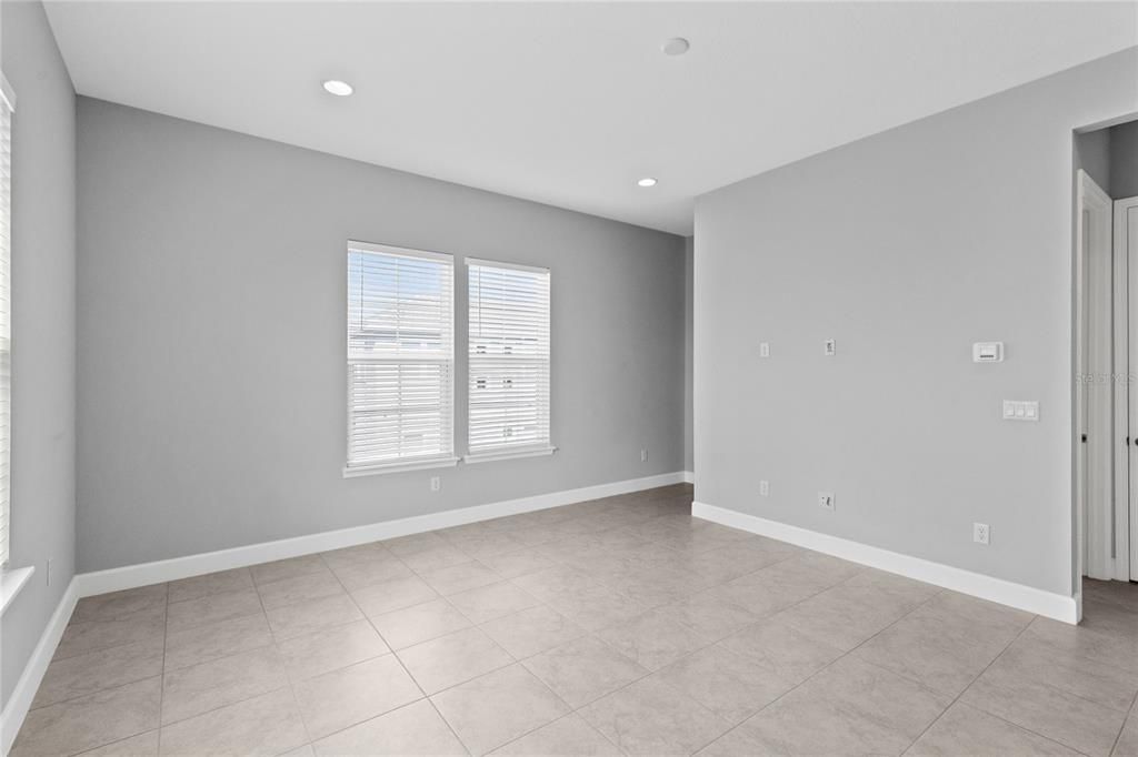 For Rent: $1,700 (1 beds, 1 baths, 560 Square Feet)