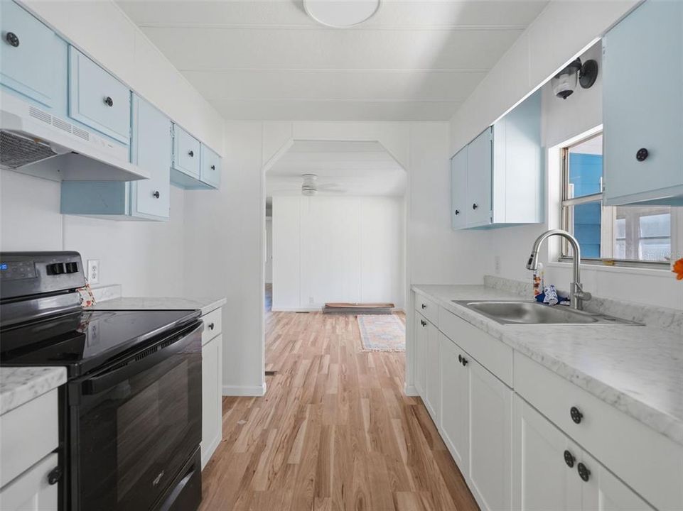 For Sale: $159,000 (2 beds, 2 baths, 1104 Square Feet)