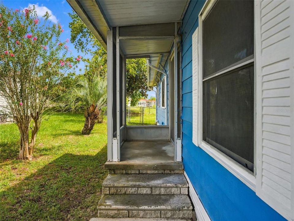 For Sale: $159,000 (2 beds, 2 baths, 1104 Square Feet)
