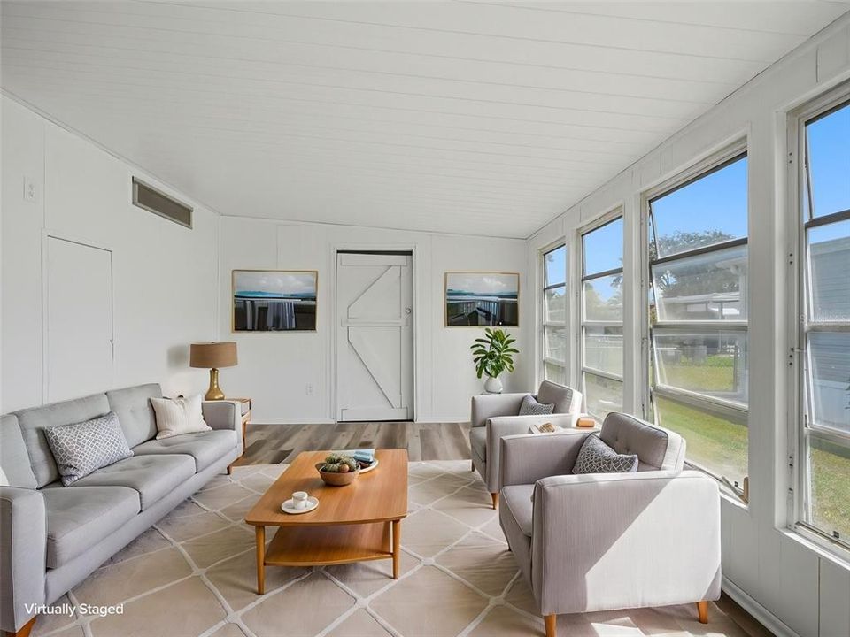 For Sale: $159,000 (2 beds, 2 baths, 1104 Square Feet)