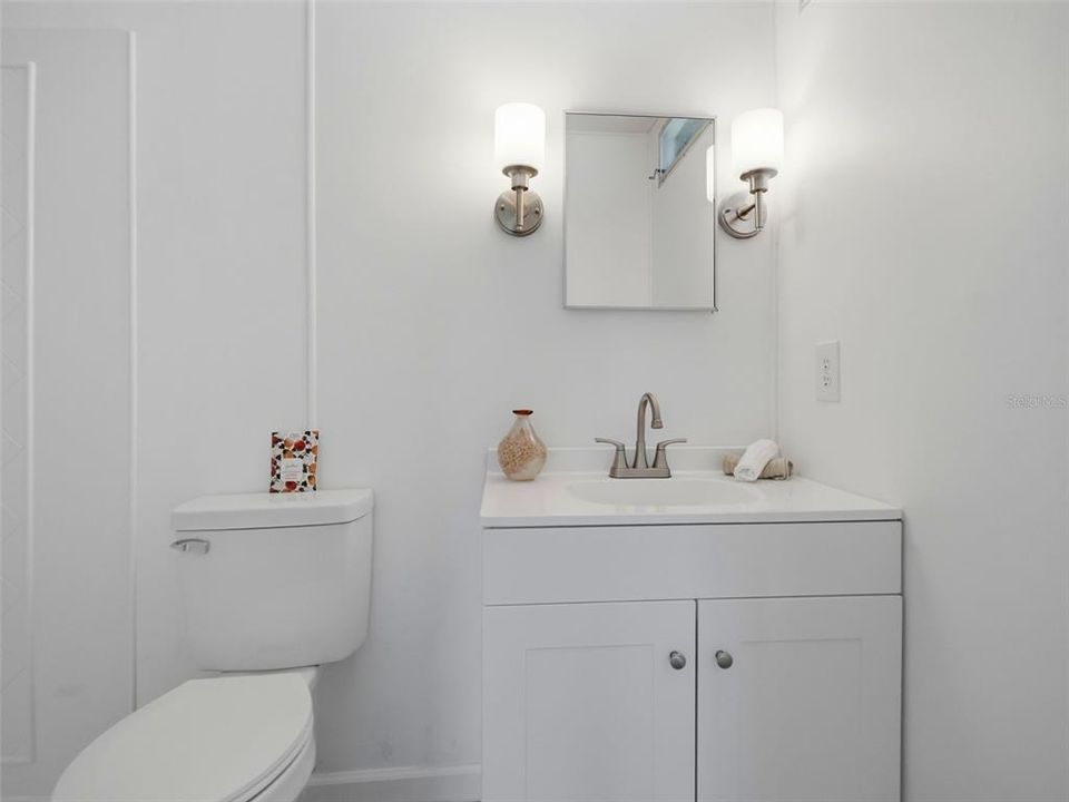 For Sale: $159,000 (2 beds, 2 baths, 1104 Square Feet)