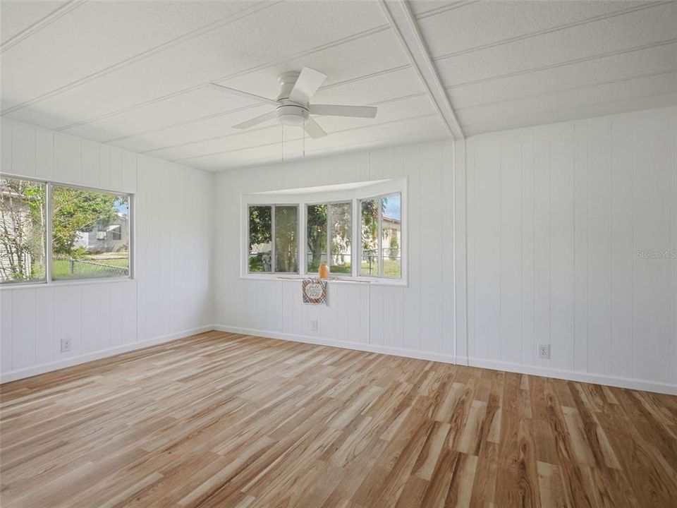 For Sale: $159,000 (2 beds, 2 baths, 1104 Square Feet)