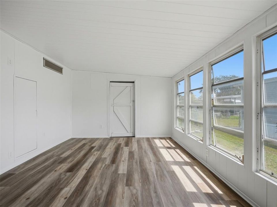 For Sale: $159,000 (2 beds, 2 baths, 1104 Square Feet)