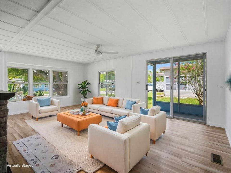 For Sale: $159,000 (2 beds, 2 baths, 1104 Square Feet)