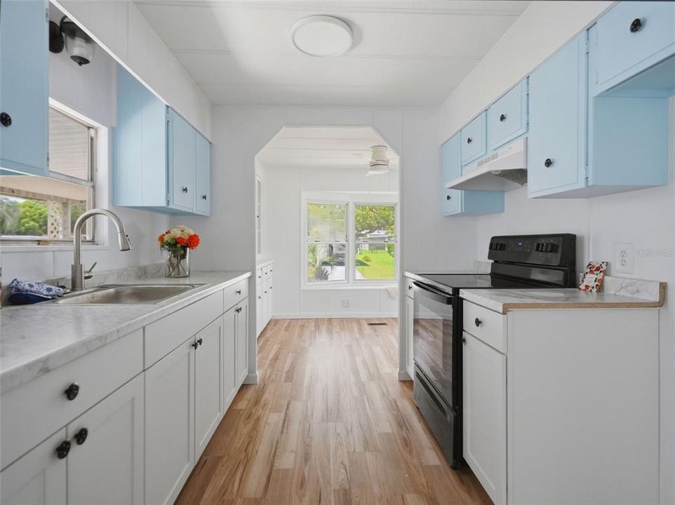 For Sale: $159,000 (2 beds, 2 baths, 1104 Square Feet)