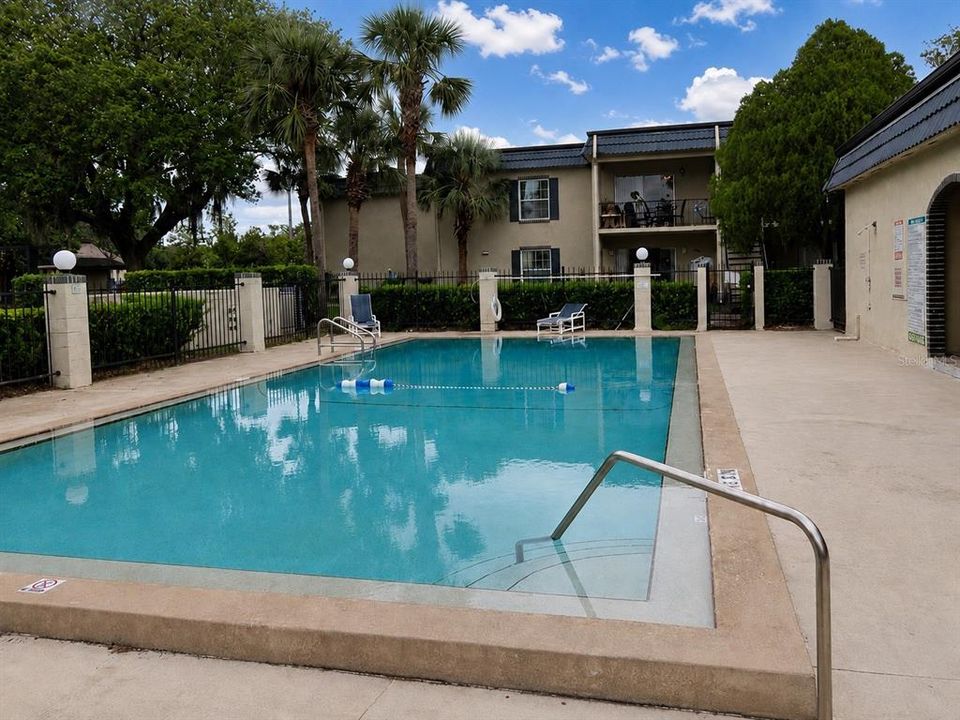 For Rent: $1,100 (1 beds, 1 baths, 835 Square Feet)