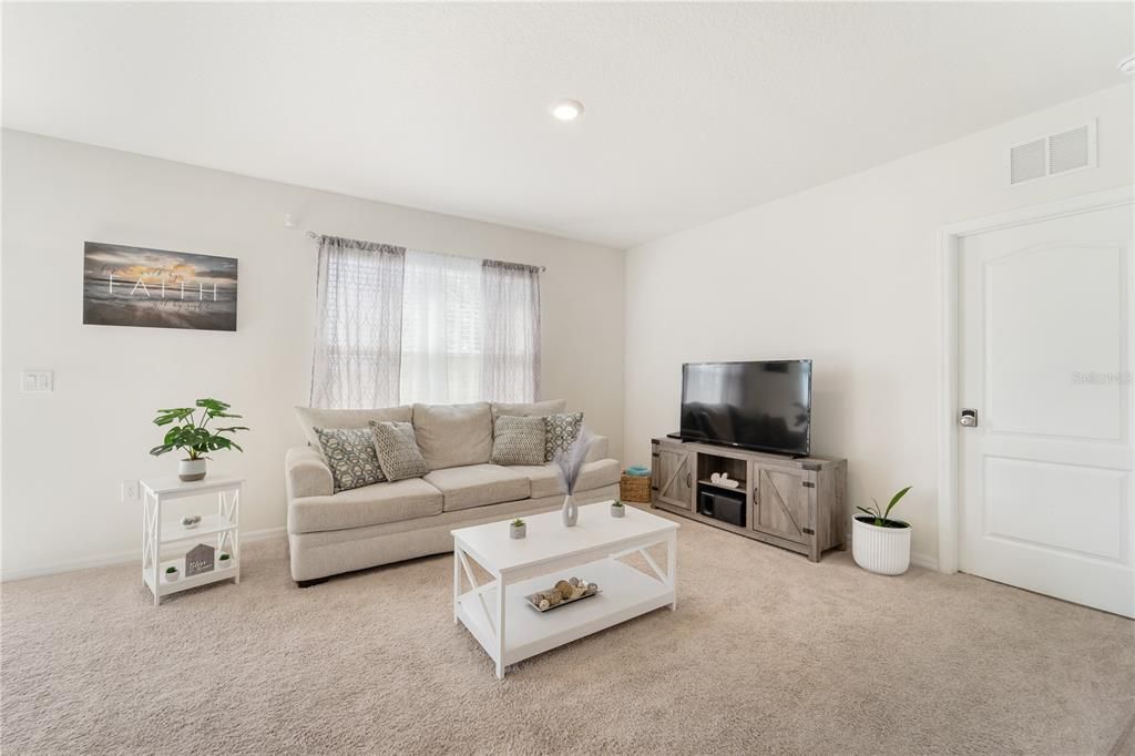 For Sale: $279,900 (4 beds, 2 baths, 1500 Square Feet)