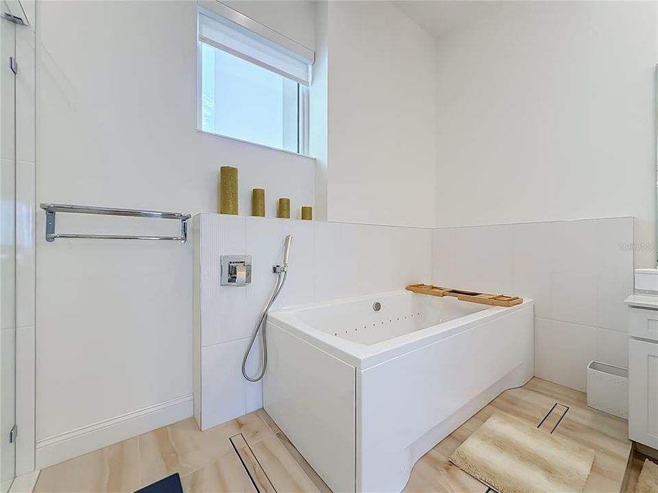В аренду: $12,000 (5 спален, 3 ванн, 3606 Квадратных фут)
