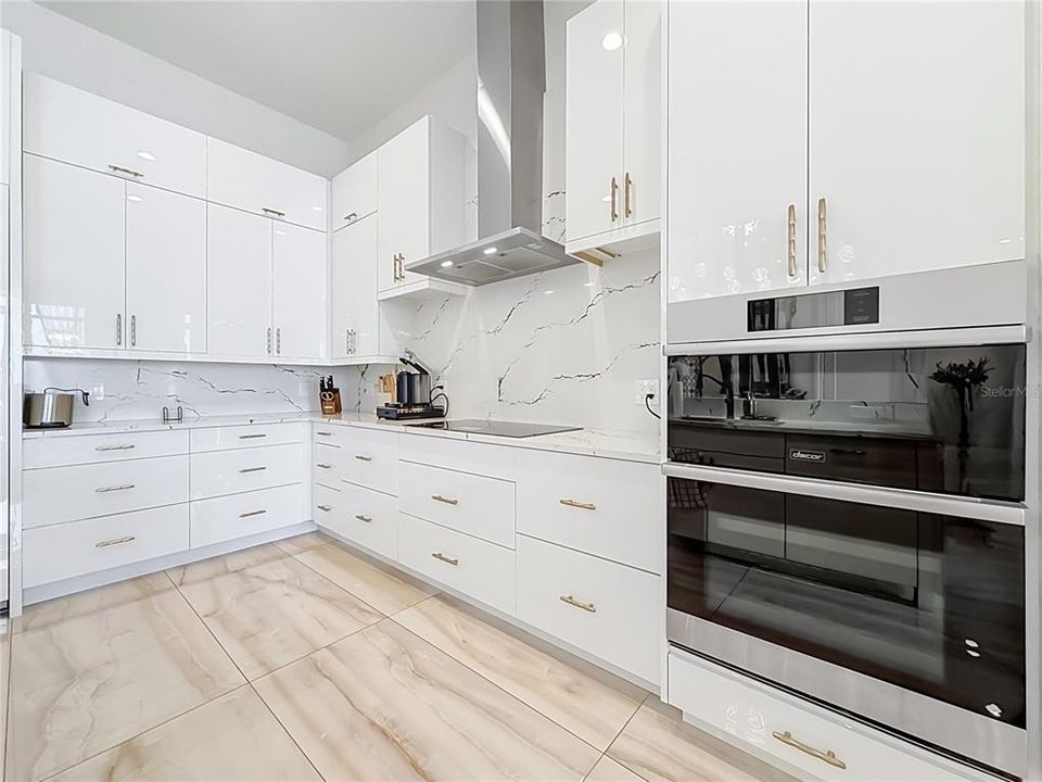 В аренду: $12,000 (5 спален, 3 ванн, 3606 Квадратных фут)