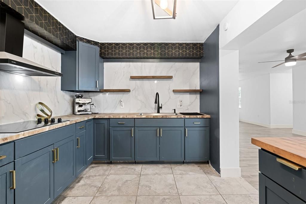 На продажу: $699,999 (3 спален, 2 ванн, 1228 Квадратных фут)