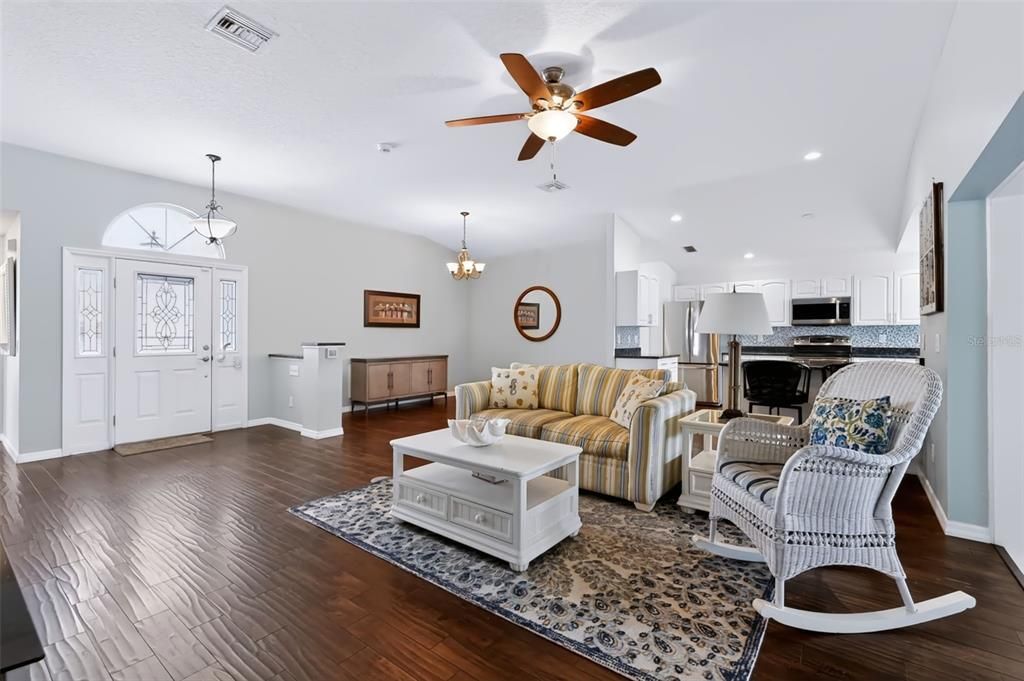 For Sale: $419,500 (2 beds, 2 baths, 1697 Square Feet)