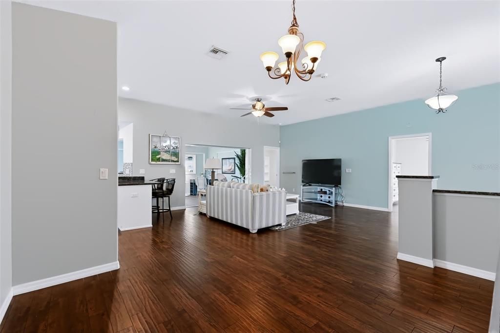 For Sale: $419,500 (2 beds, 2 baths, 1697 Square Feet)