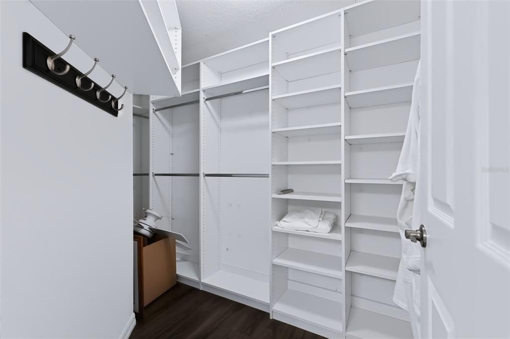 For Sale: $419,500 (2 beds, 2 baths, 1697 Square Feet)