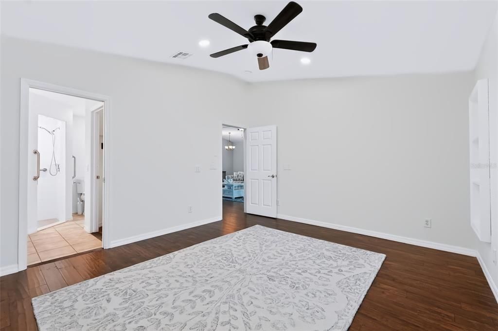 For Sale: $419,500 (2 beds, 2 baths, 1697 Square Feet)