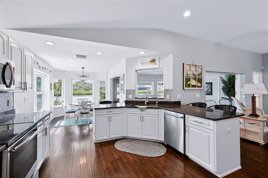 For Sale: $419,500 (2 beds, 2 baths, 1697 Square Feet)