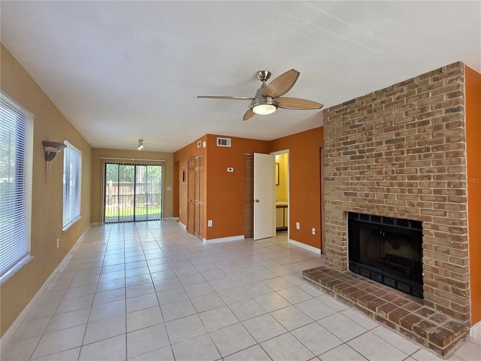 For Sale: $155,000 (2 beds, 2 baths, 1133 Square Feet)