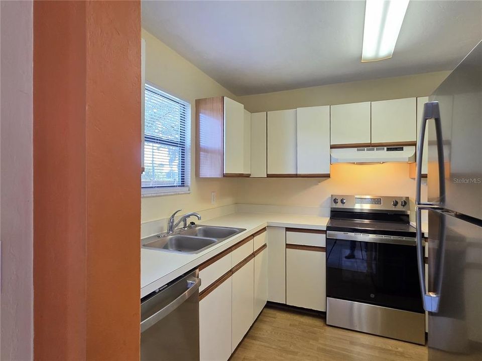 For Sale: $155,000 (2 beds, 2 baths, 1133 Square Feet)