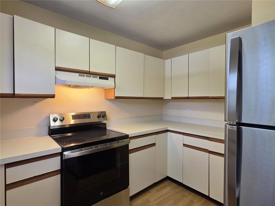 For Sale: $155,000 (2 beds, 2 baths, 1133 Square Feet)