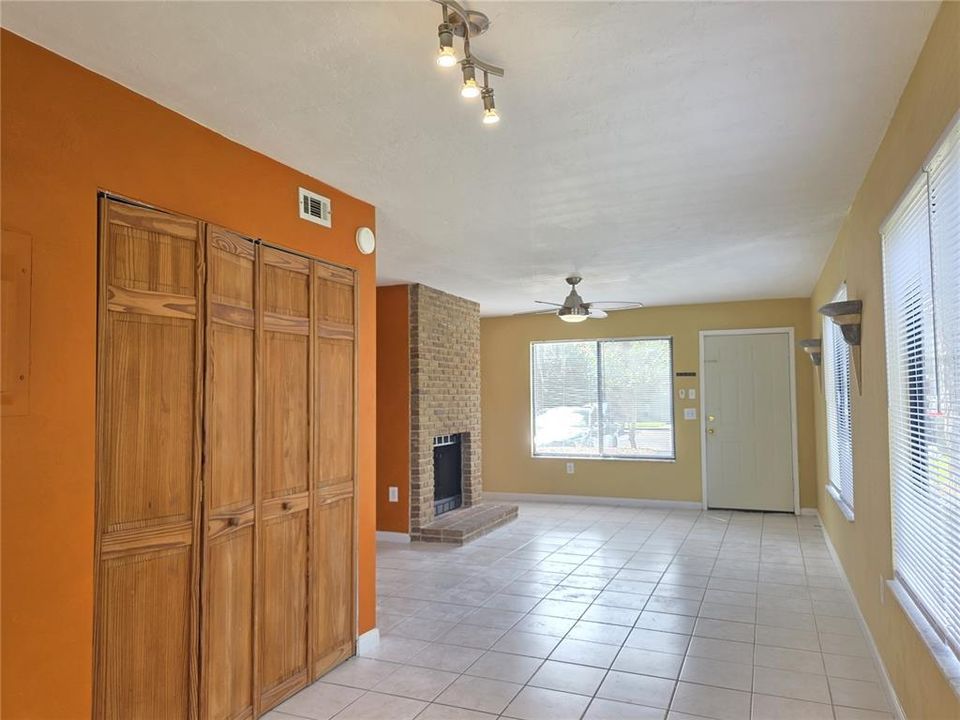 For Sale: $155,000 (2 beds, 2 baths, 1133 Square Feet)