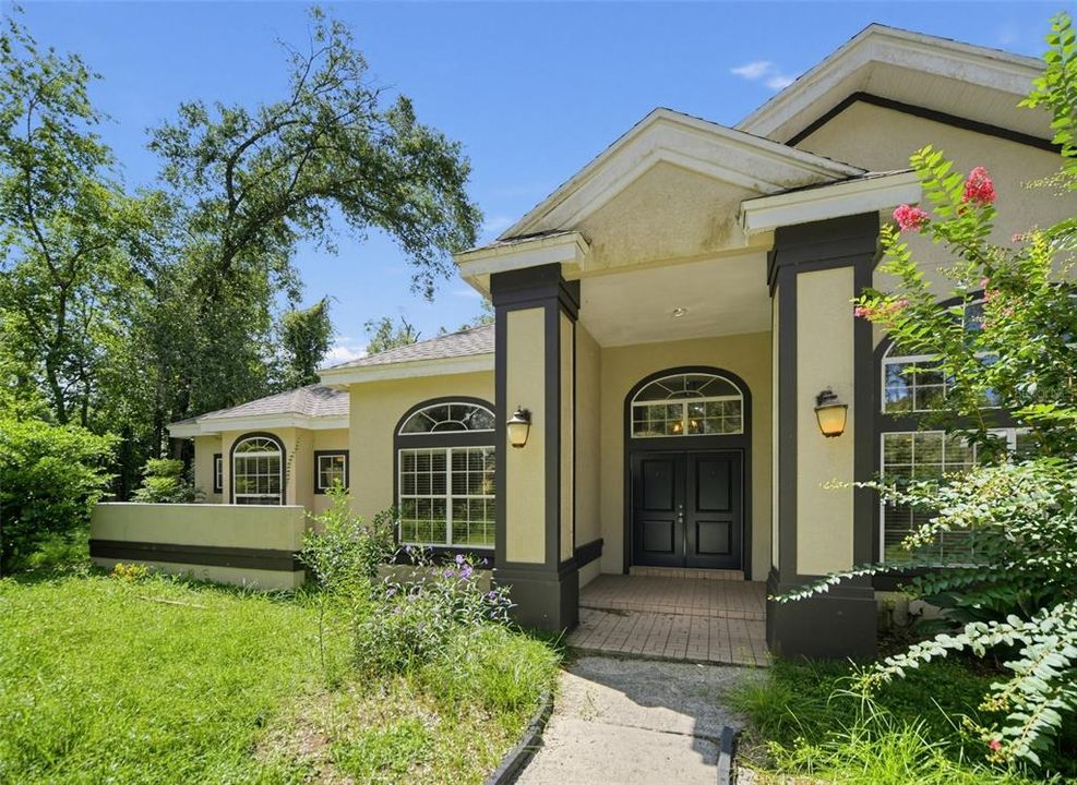 Activo con contrato: $859,900 (5 camas, 5 baños, 3669 Pies cuadrados)