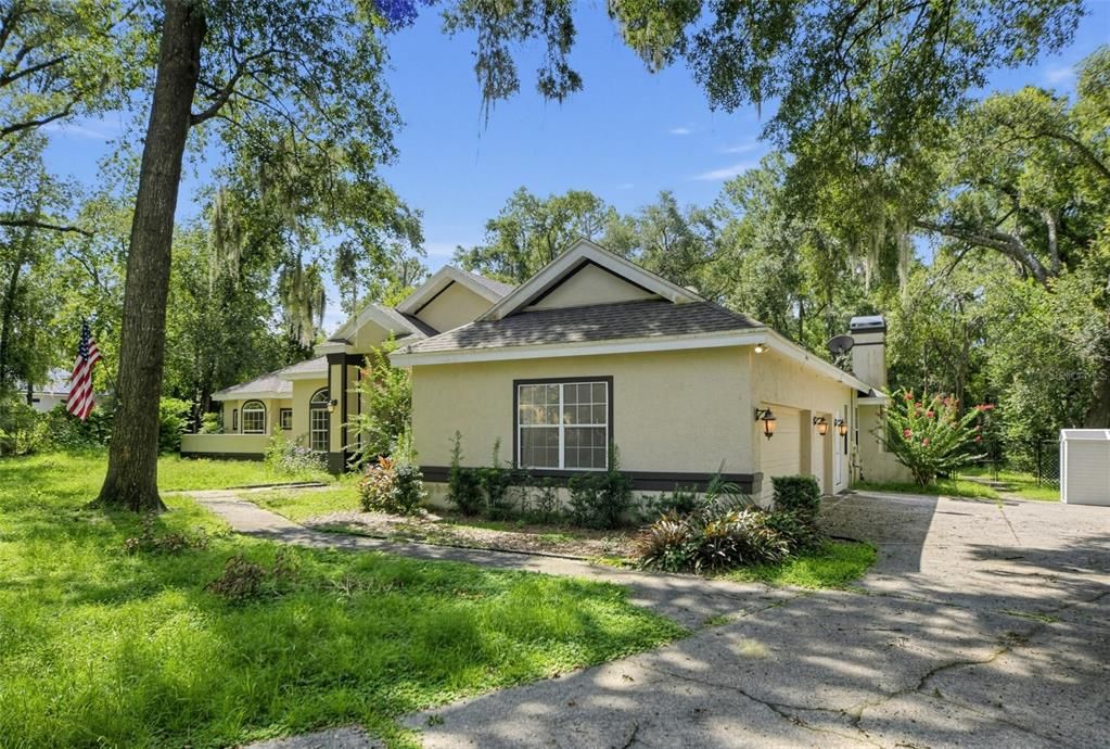 Activo con contrato: $859,900 (5 camas, 5 baños, 3669 Pies cuadrados)
